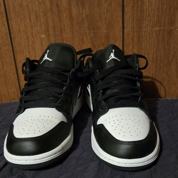 Jordan One Lows - Picture 2 of 3
